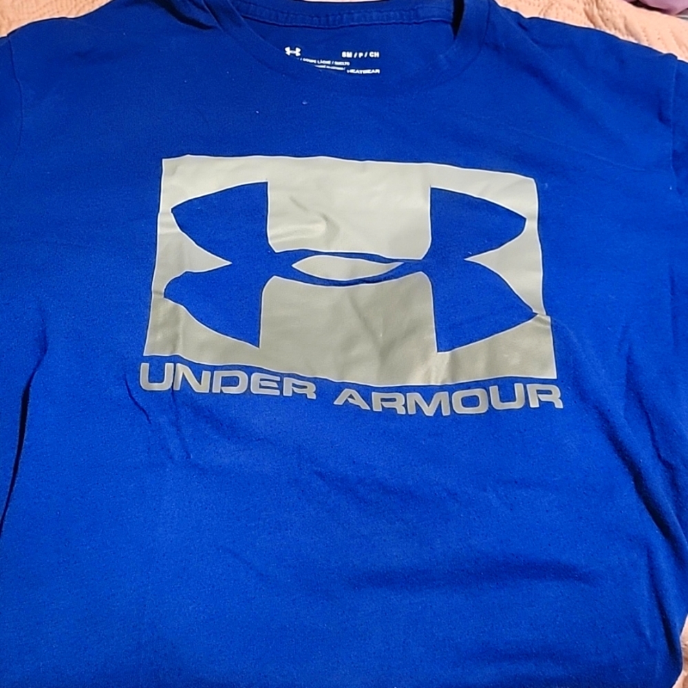 Boys small under armour shirt